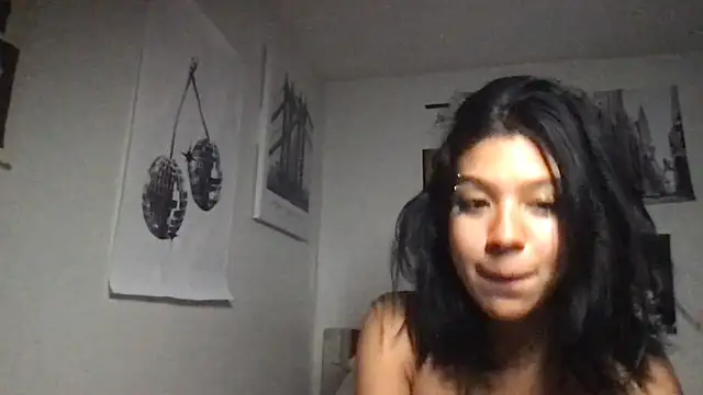 Snapshot of petitelatinateen chatting on September 18, 2025, 7:32 am petitelatinateen online show from September 18, 2025, 7:32 am