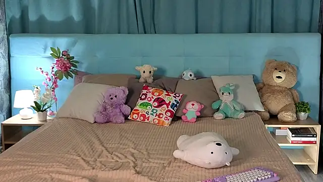 Aurora Bennet online show from December 3, 2025, 1:02 am