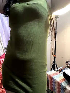 queenbuggi online show from December 5, 2025, 11:08 am