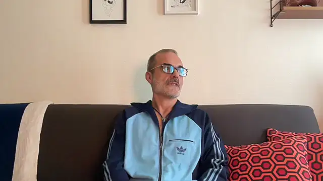 Snapshot of Milkywaymen chatting on October 21, 2025, 11:55 am Milkywaymen online show from October 21, 2025, 11:55 am