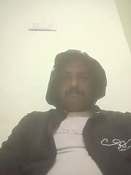 vardh033 online show from October 28, 2025, 6:50 am