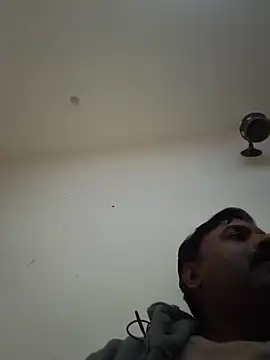 vardh033 online show from November 16, 2025, 3:39 pm