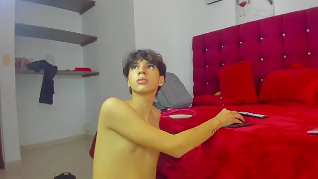 lightboy0 online show from November 9, 2025, 3:43 pm