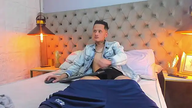 SkinnyZetth online show from October 25, 2025, 5:15 am