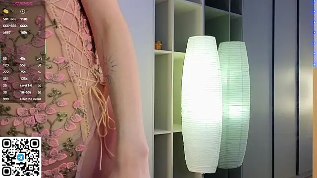 Quinavelle online show from March 11, 2026, 6:52 am