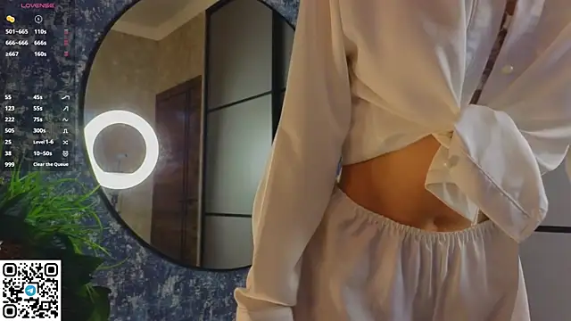 Quinavelle online show from April 12, 2026, 6:29 am