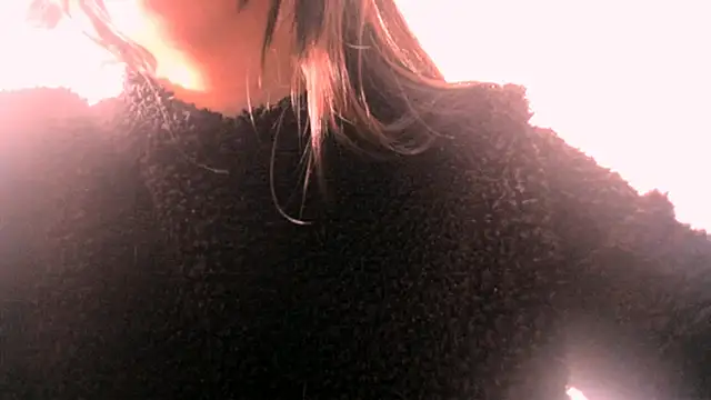 scarletr red online show from September 28, 2025, 5:29 pm