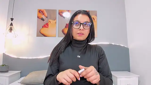 Sara mora  online show from May 28, 2026, 11:51 am