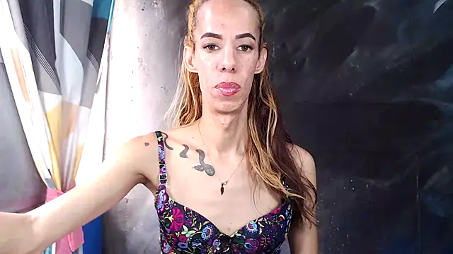 Snapshot of Queenmaria23cm chatting on October 6, 2025, 5:43 pm Queenmaria23cm online show from October 6, 2025, 5:43 pm