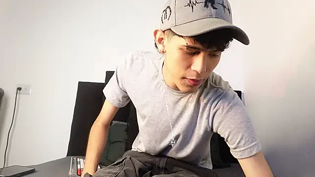 alexmark  online show from November 28, 2025, 1:36 pm