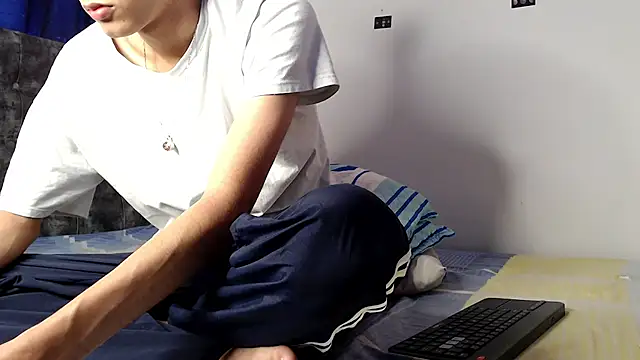 Snapshot of alexmark_ chatting on April 23, 2026, 5:04 pm alexmark online show from April 23, 2026, 5:04 pm
