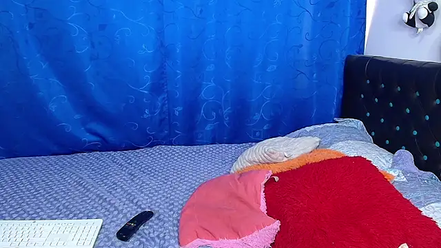 melikaronit2 online show from November 18, 2025, 6:01 pm