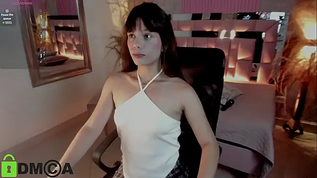 emma rossi7 online show from November 9, 2025, 2:48 pm