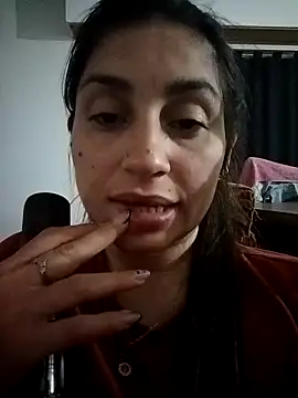 Snapshot of LolatuMiel chatting on November 8, 2025, 6:02 am LolatuMiel online show from November 8, 2025, 6:02 am