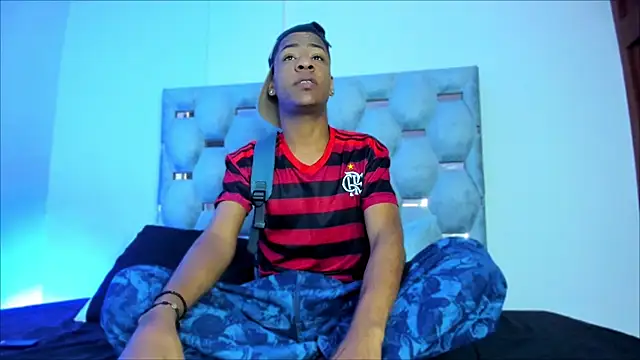 tiago xxx  online show from October 3, 2025, 9:01 pm