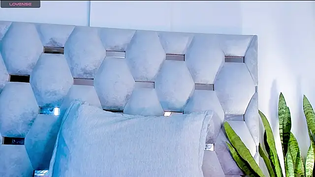 tiago xxx  online show from October 30, 2025, 2:57 am