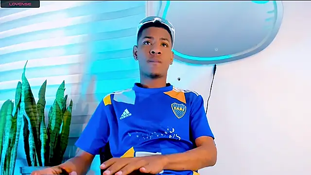 tiago xxx  online show from November 6, 2025, 8:43 pm