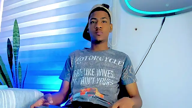 tiago xxx  online show from November 9, 2025, 9:13 pm