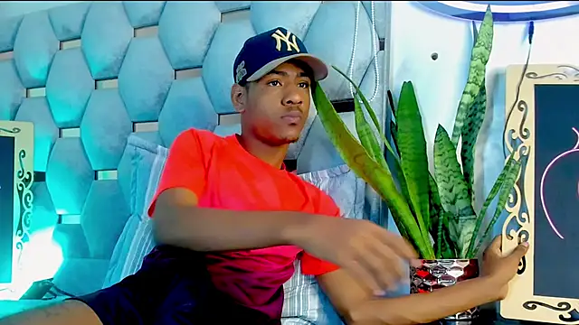 tiago xxx  online show from November 14, 2025, 2:21 am