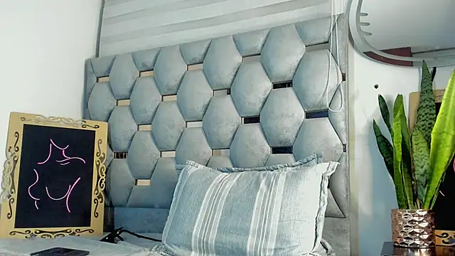 tiago xxx  online show from November 14, 2025, 10:40 pm