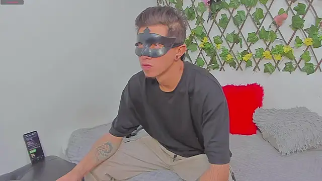 Snapshot of COUPLE25_33 chatting on February 11, 2026, 10:53 am COUPLE25 33 online show from February 11, 2026, 10:53 am