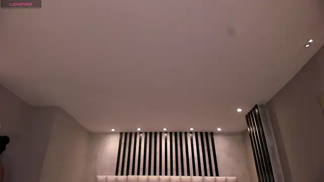 LeahNovac online show from October 16, 2025, 11:22 am