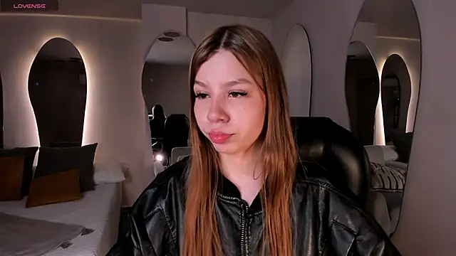 TiffannySins online show from April 1, 2026, 3:40 am