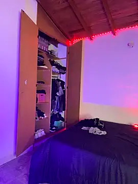 RickKrong  online show from October 24, 2025, 4:42 am