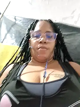 Snapshot of Big_ass_submissive chatting on April 9, 2026, 4:23 am Big ass submissive online show from April 9, 2026, 4:23 am