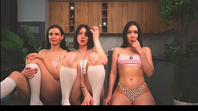 Anny Molly online show from April 1, 2026, 1:41 pm