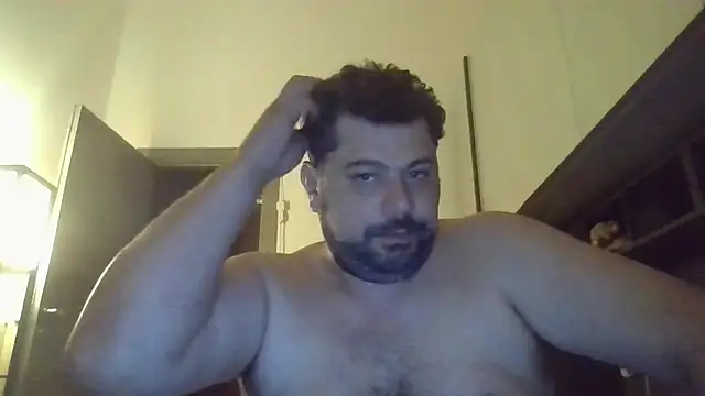 giuseppelovisi85 online show from September 9, 2025, 4:23 am