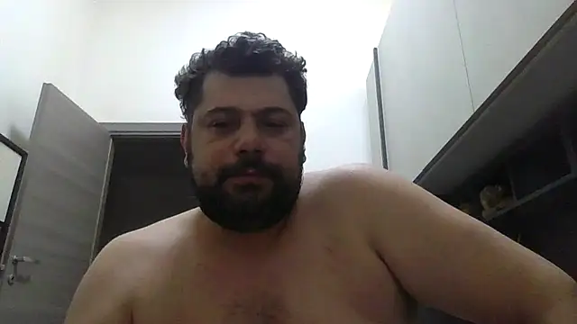 giuseppelovisi85 online show from September 26, 2025, 9:30 pm