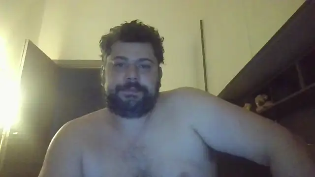 giuseppelovisi85 online show from October 5, 2025, 6:12 am