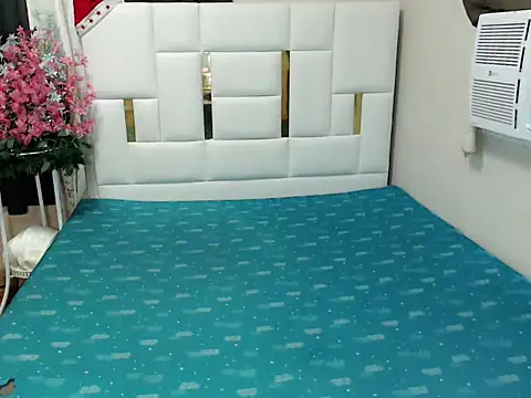 diamondnaked  online show from October 7, 2025, 9:06 am