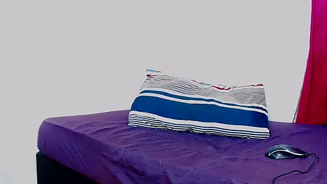 FreakyScarlet00 online show from November 8, 2025, 5:40 am