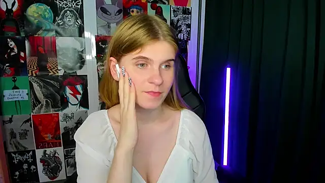 Snapshot of Remilia_gin chatting on September 23, 2025, 8:39 am Remilia gin online show from September 23, 2025, 8:39 am