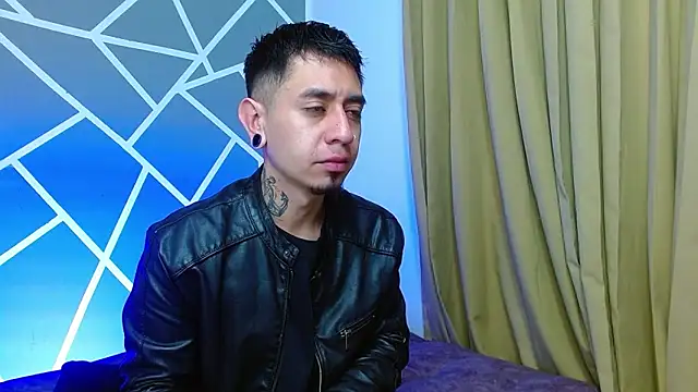 abnerdam01 online show from September 11, 2025, 3:17 am