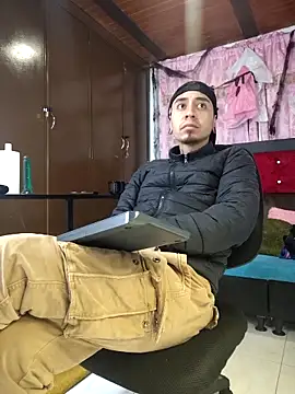 abnerdam01 online show from October 28, 2025, 11:58 am