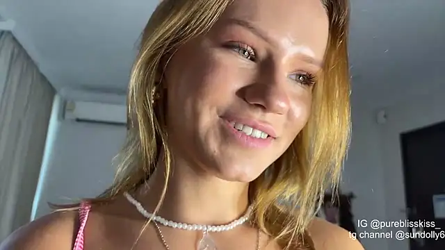 lxsundollyxl online show from April 1, 2026, 4:13 am