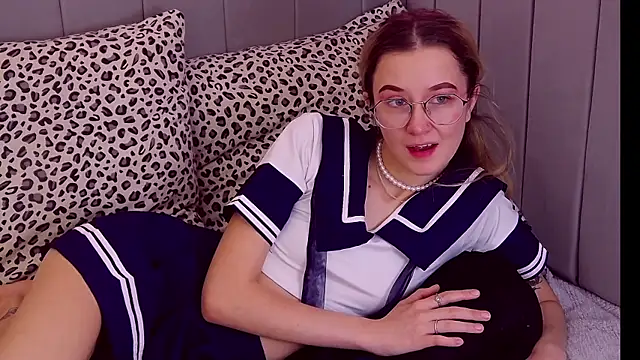 MaeLili online show from November 7, 2025, 4:56 am