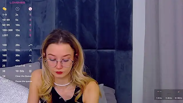 MaeLili online show from November 12, 2025, 4:13 am