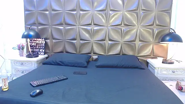 MeganLarsson online show from October 29, 2025, 11:56 am