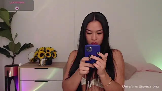 Snapshot of Annabnz chatting on November 18, 2025, 12:05 am Annabnz online show from November 18, 2025, 12:05 am