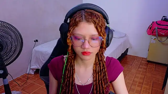 Snapshot of Birdie_0 chatting on November 4, 2025, 1:43 pm Birdie 0 online show from November 4, 2025, 1:43 pm