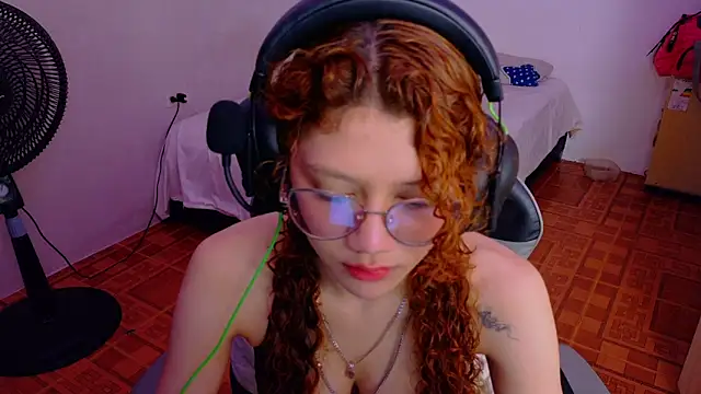 Snapshot of Birdie_0 chatting on November 5, 2025, 1:22 pm Birdie 0 online show from November 5, 2025, 1:22 pm