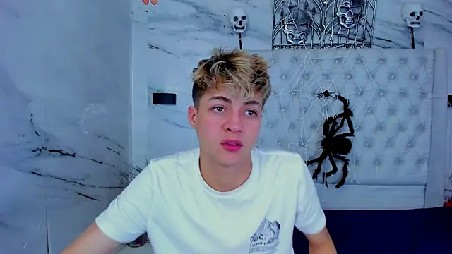 Ari and Storm online show from November 1, 2025, 6:21 pm