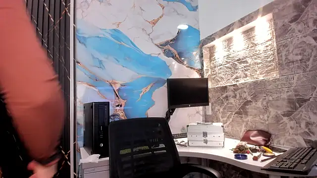 Scarlett 14  online show from January 7, 2026, 3:31 am