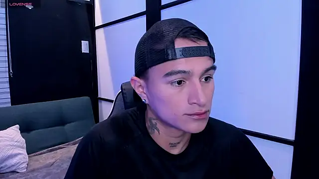 LiamDeep online show from October 7, 2025, 5:21 pm