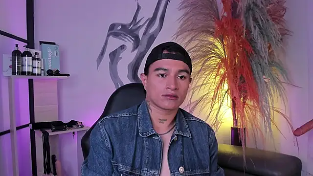 LiamDeep online show from November 2, 2025, 9:50 pm