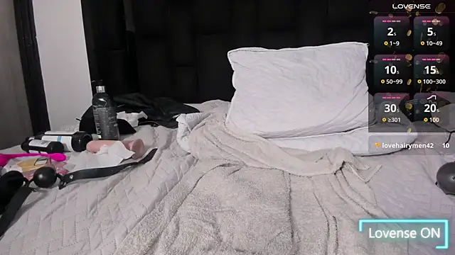 LiamDeep online show from November 6, 2025, 8:37 am